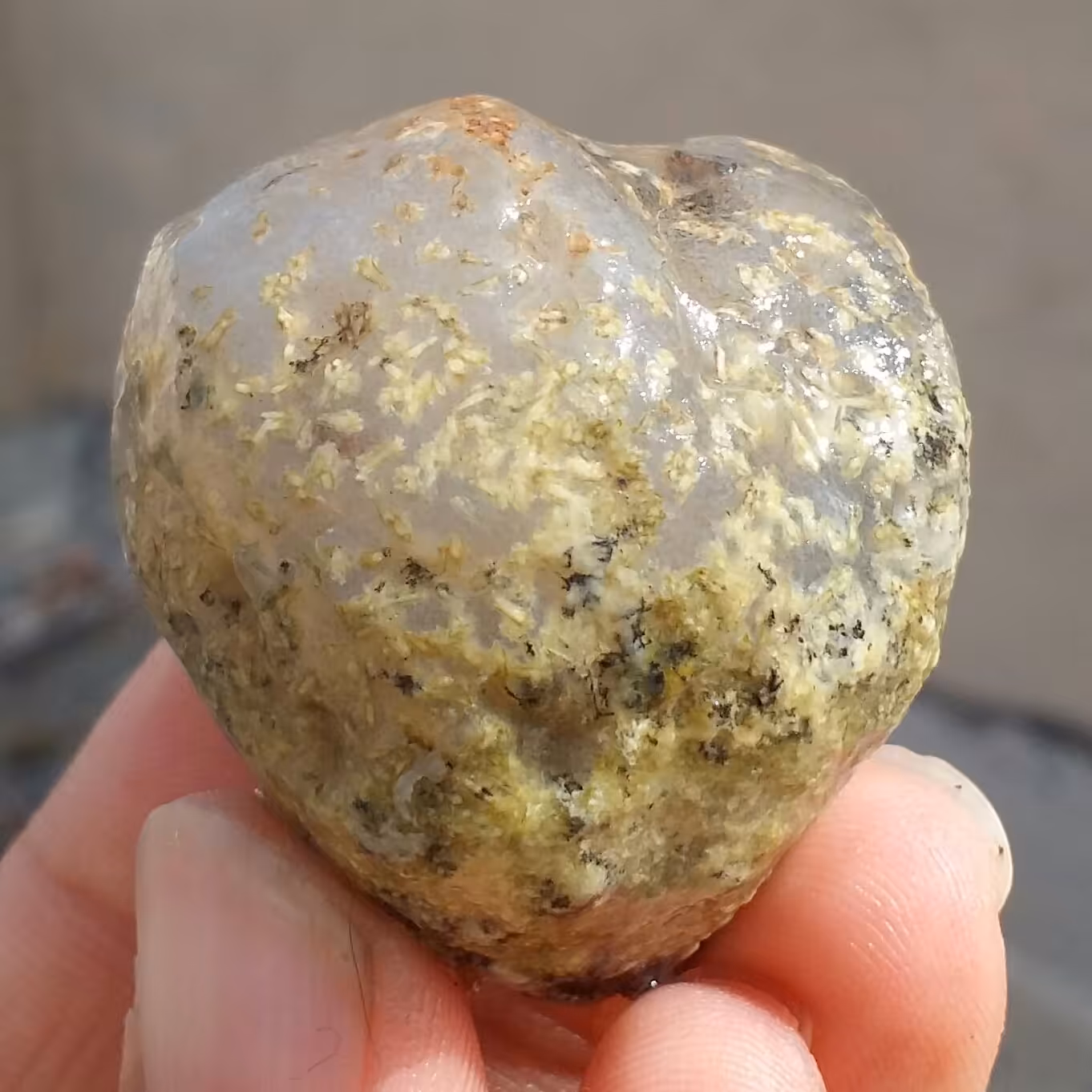 سنگ راف خام عقیق توپی برش نخورده مغزدار و طرحدار  100 در 100 طبیعی شاهکار خلقت
با قابلیت ساخت چند نگین کد 9628