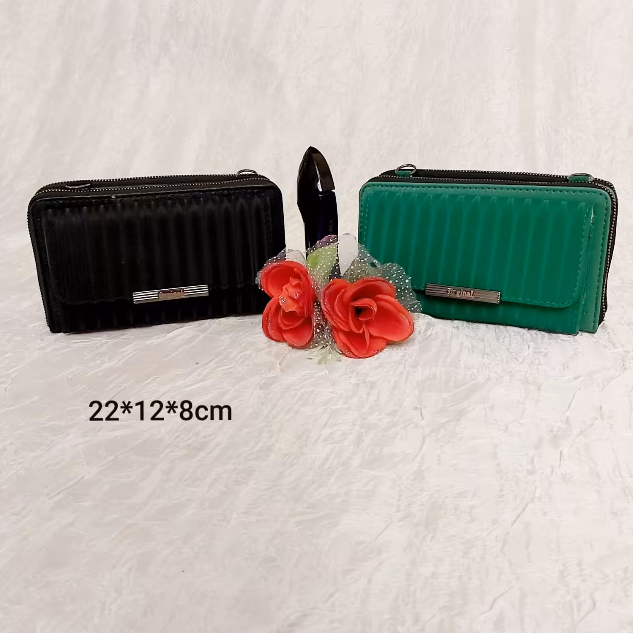 کیف پاسپورتی دکمه دار به همراه جای موبایل