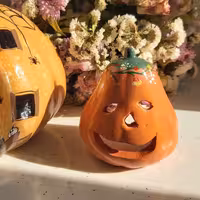 جاشمعی کدو تاج گلدار ابعادتقریبی 9در8سانتیمتر طراحی شده با دست و رنگ اکریلیک قابل نصب آسان و شستشو با اسکاج نرم
