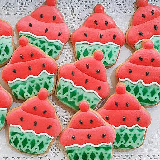 کوکی های  یلدایی  با تزیین رویال آیسینگ  بسته ی  6 عددی 