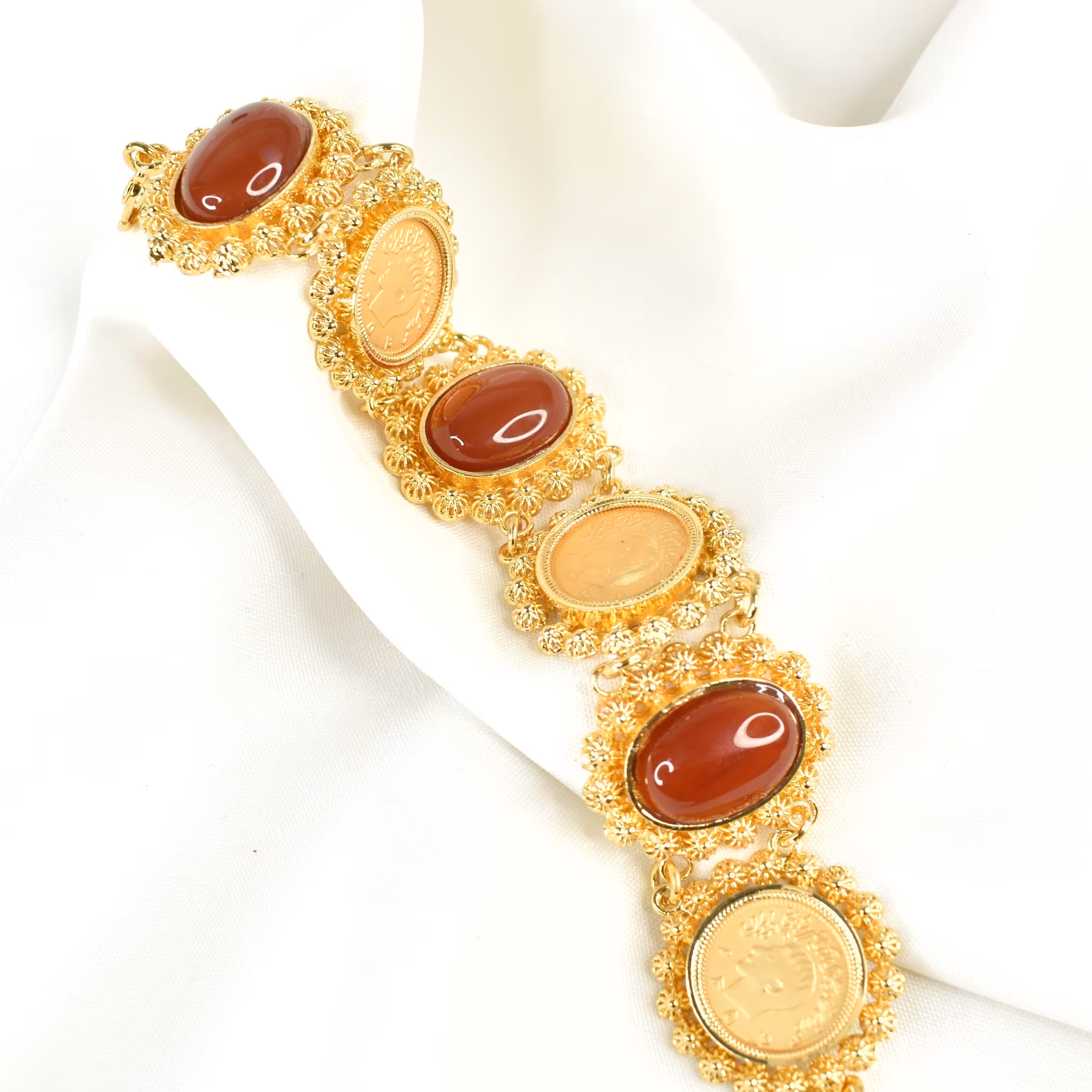 دستبند طرح الیزابت با نگین های عقیق برند ژوپینگ کد 8834