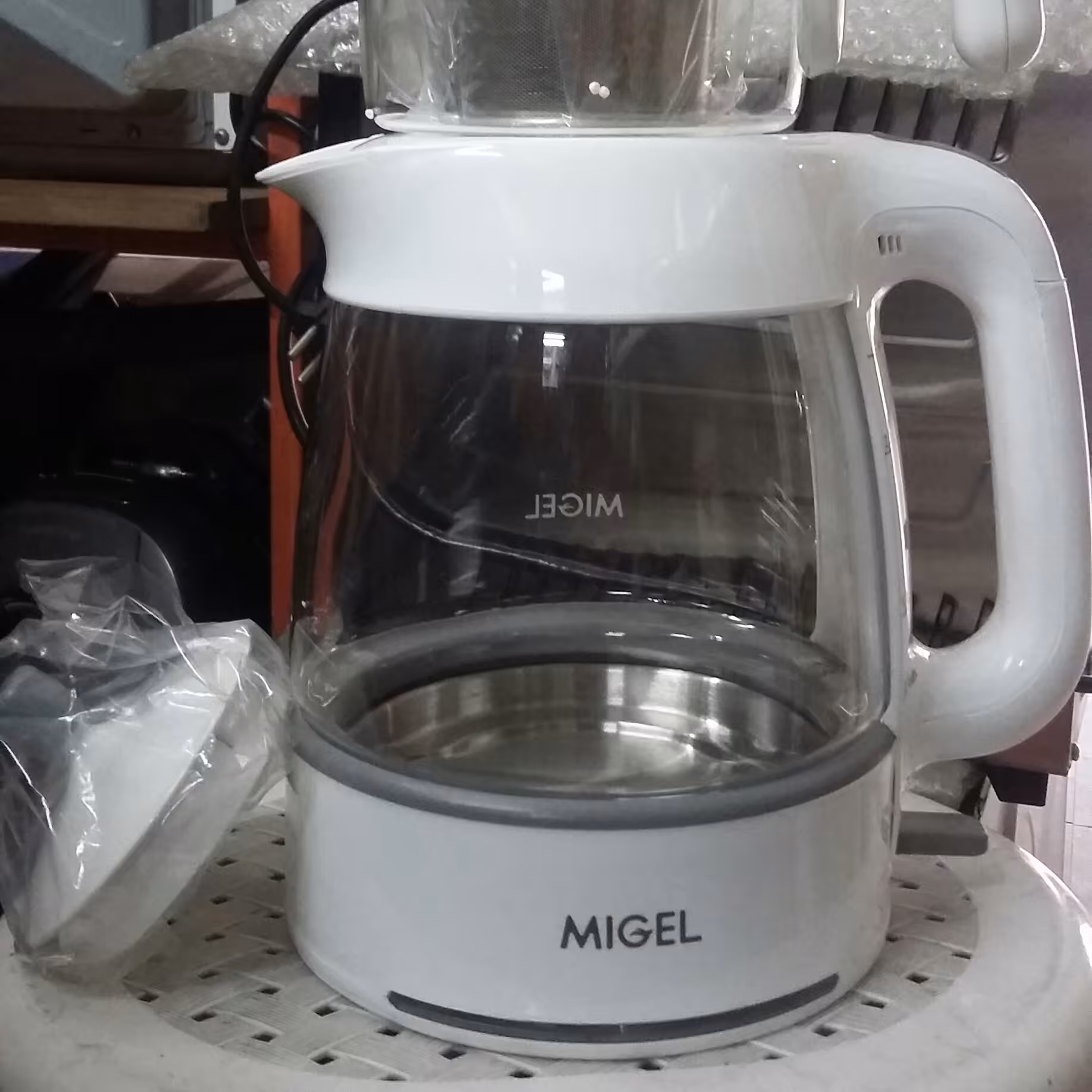 چایساز روهمی میگل مدل GTS 070 رنگ مشکی و سفید بدنه شیشه ای