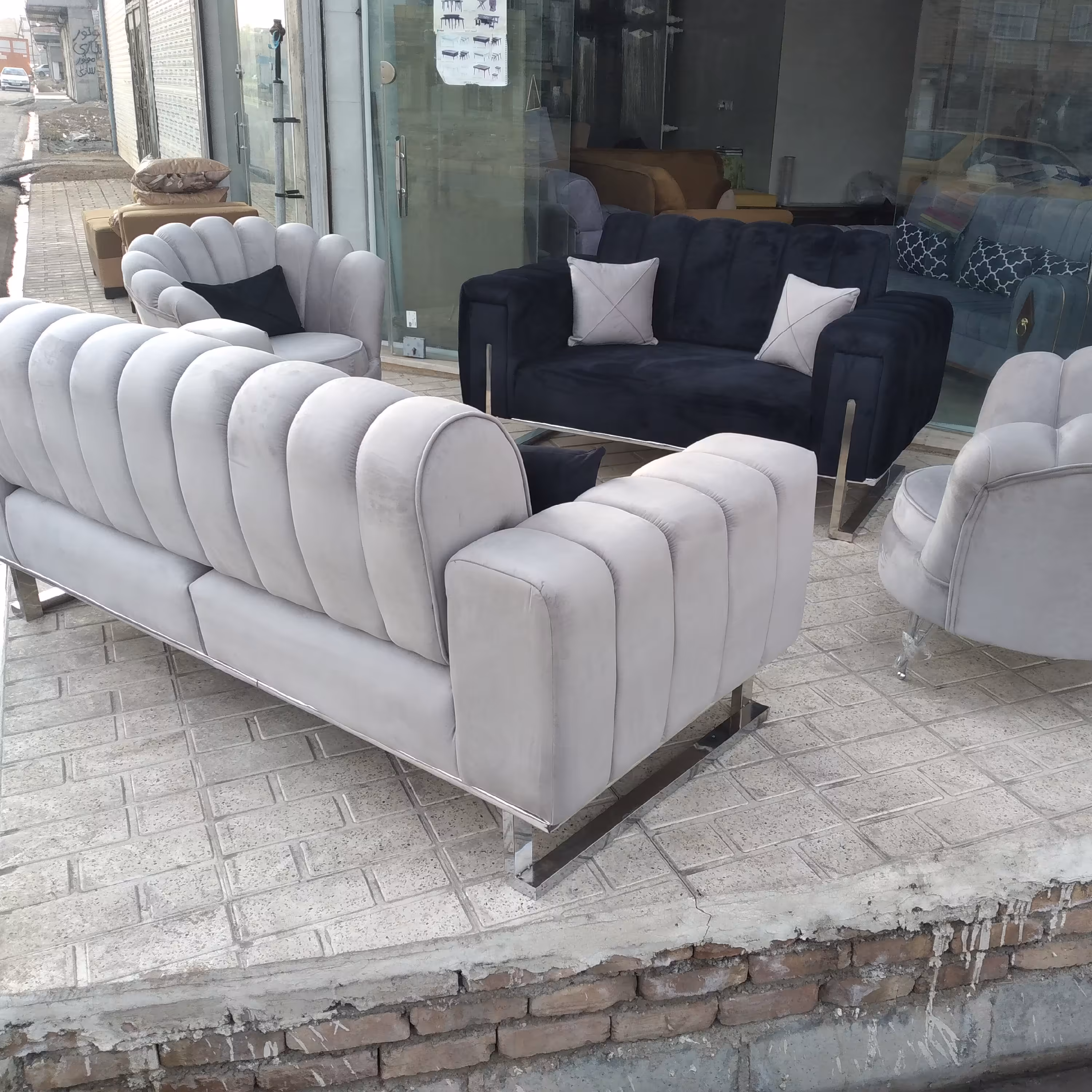 مبل راحتی صدفی هزینه ارسال به عهده مشتری میباشد