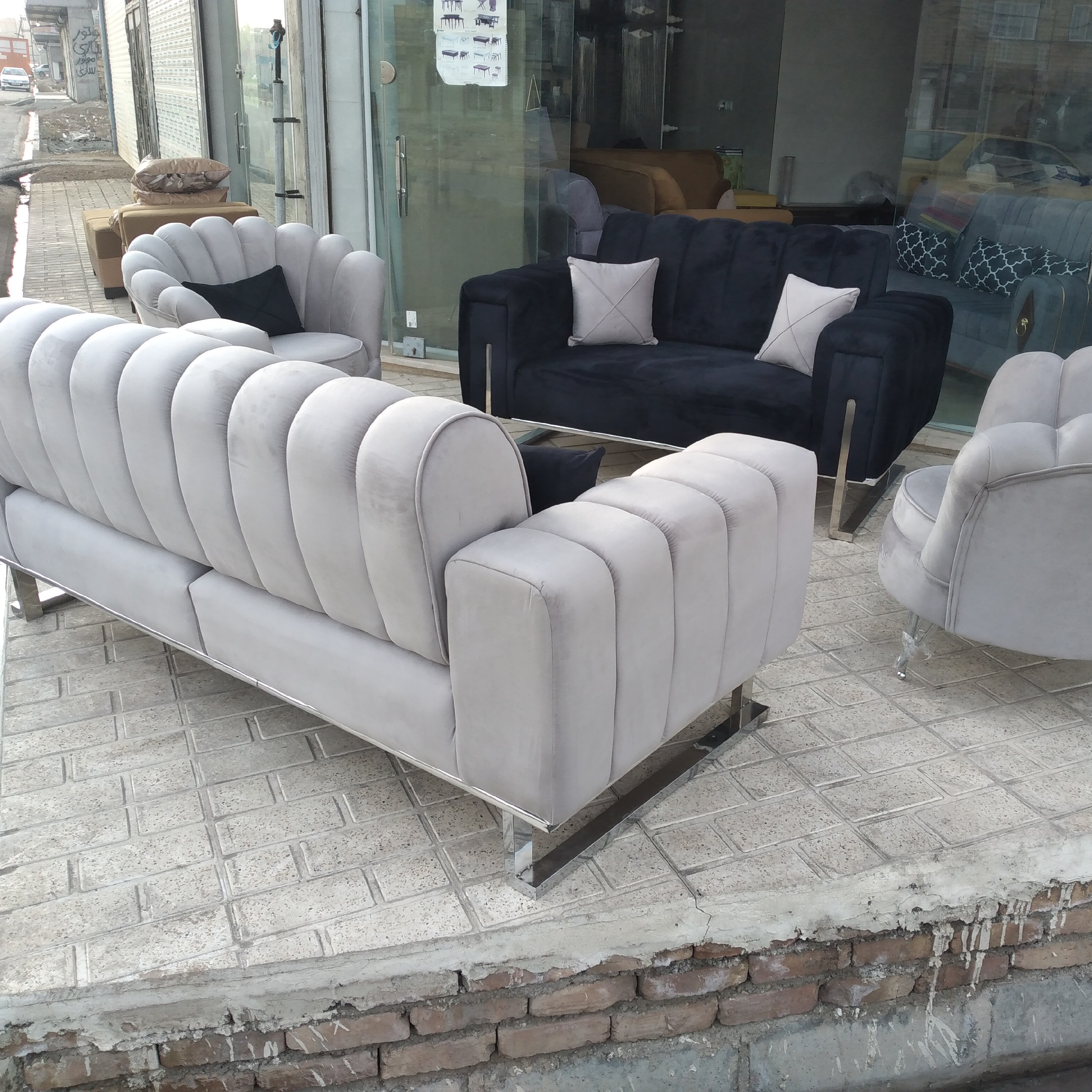 مبل راحتی صدفی هزینه ارسال به عهده مشتری میباشد