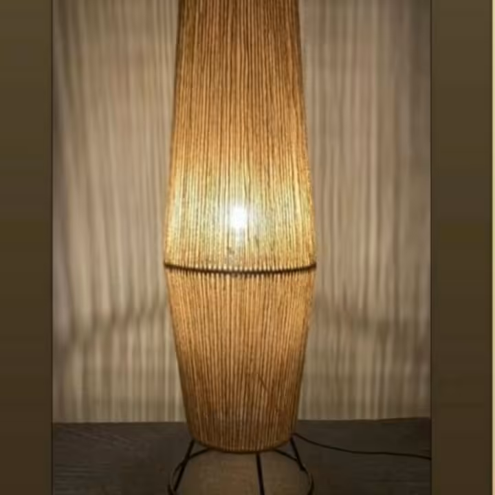 آباژور ایستاده