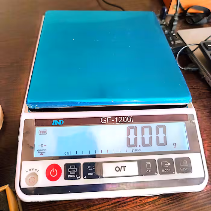 ترازو آزمایشگاهی  و طلا فروشی 