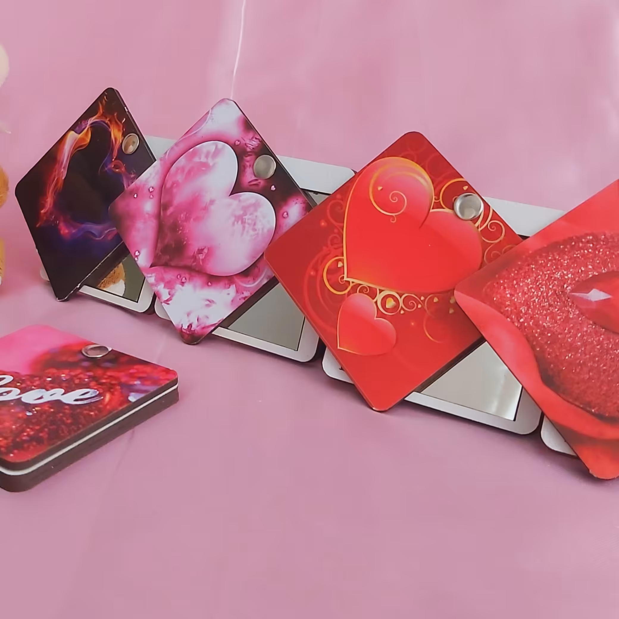 آینه فانتزی طرح قلب دارجنس چوبی 