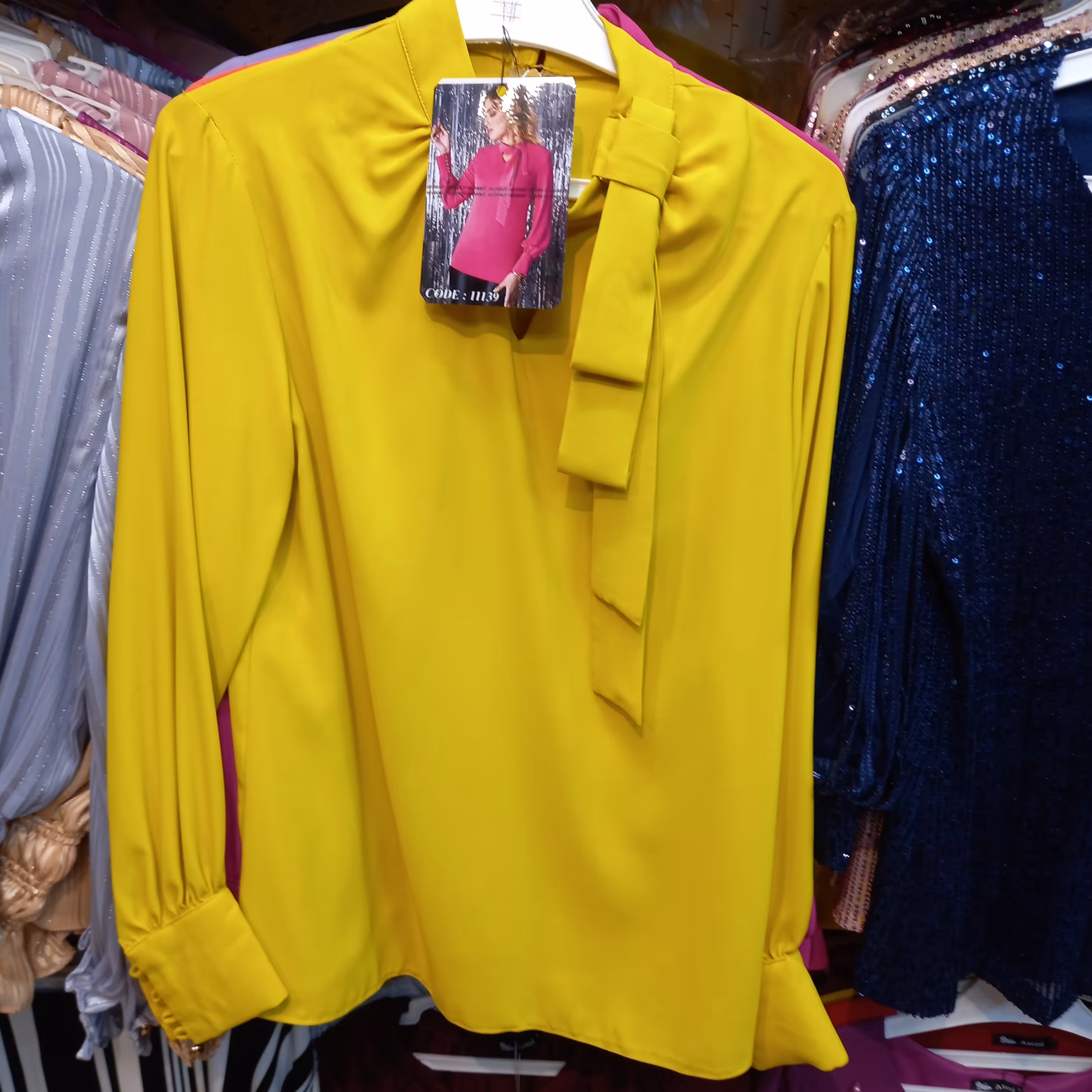 شومیز  الیزه اعلا دارای 6 رنگبندی عالی دارای 4 سایز کیفت جنس و دوخت فوق العاده عالی