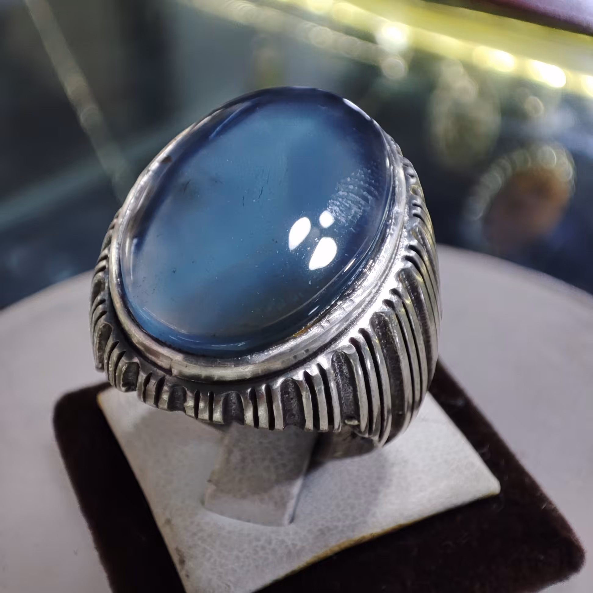 انگشتر مردانه نقره عیار925با نگین عقیق آبی بسیار خاص و شیک مناسب ست کردن و کادویی برای آقایون خوشتیپ و خاص پسند