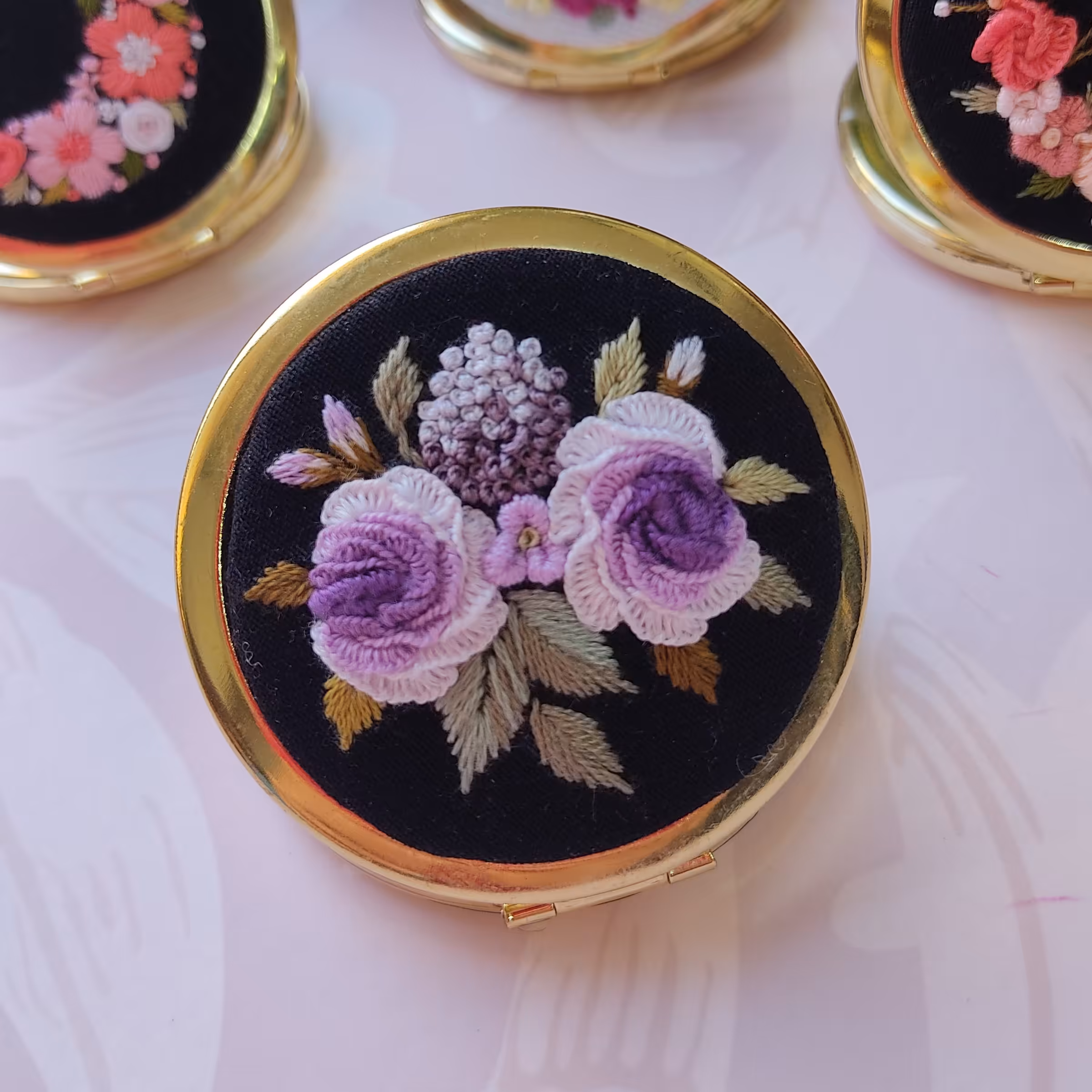 آینه جیبی  گلدوزی شده با دست 