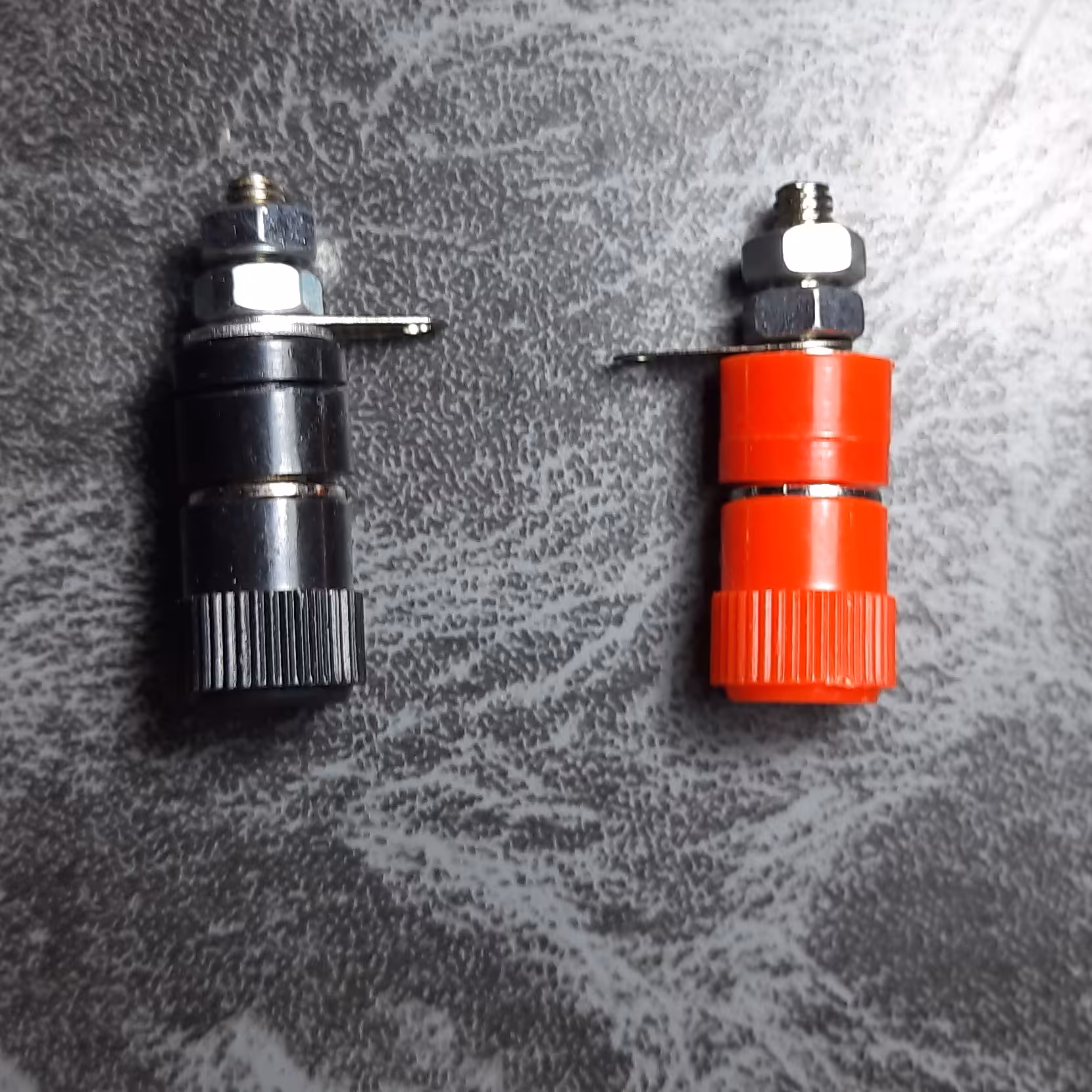 فیش رو پنلی مادگی موزی جفت سیاه و قرمز 