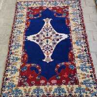 فرش دستبافت چله و گل ابریشم زمینه سرمه ای