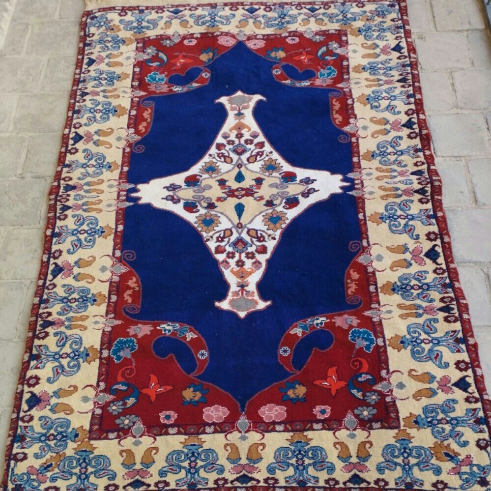 فرش دستبافت چله و گل ابریشم زمینه سرمه ای