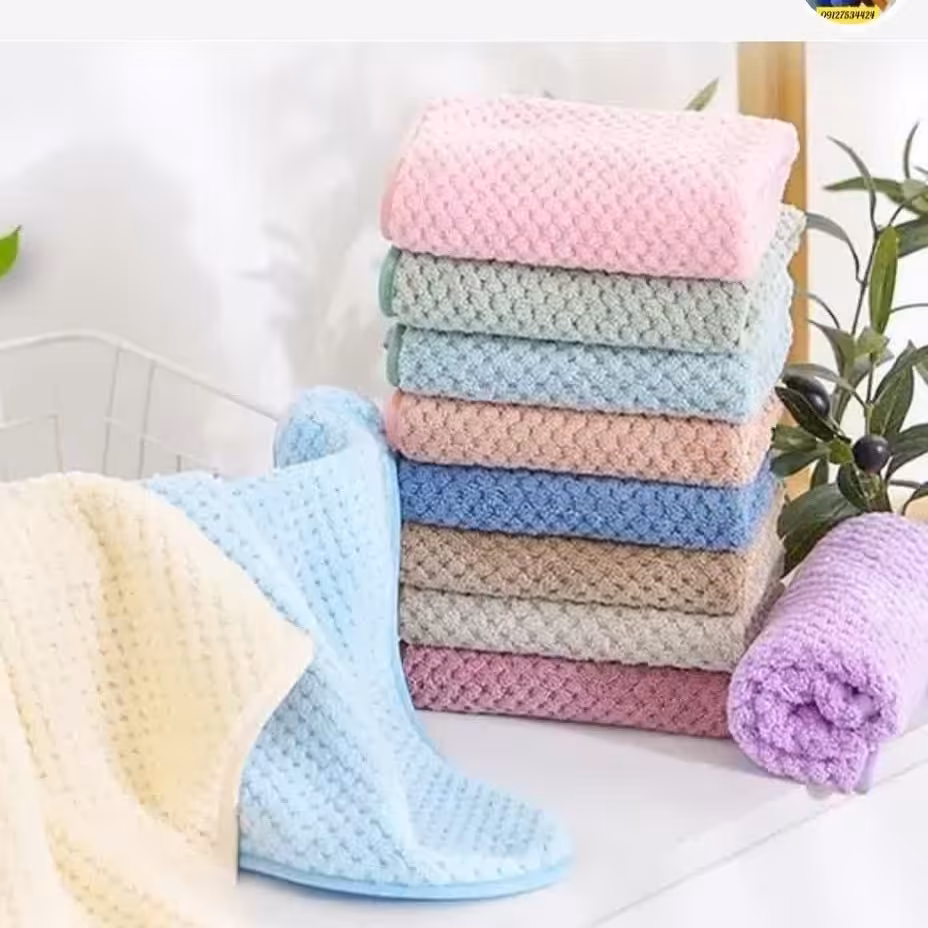 حوله  استخری  وارداتی  پولیشی  بسیااااار  نرم  و  لطیف  در رنگهای  فوق العاده  جذاب  سبک  با آبگیری  فوق العاده  بالا 