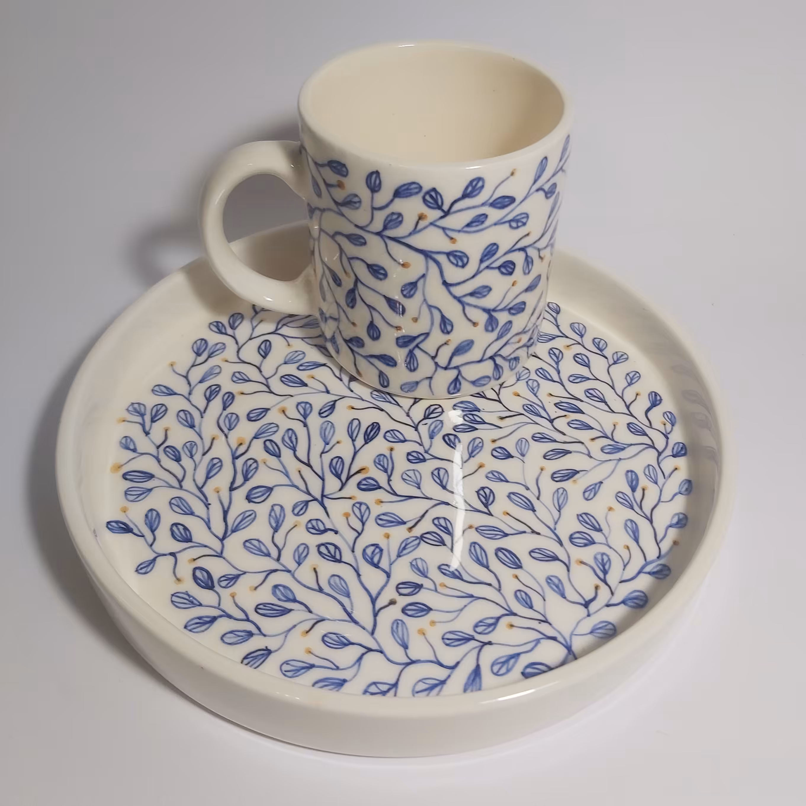 لیوان و سینی سرامیکی