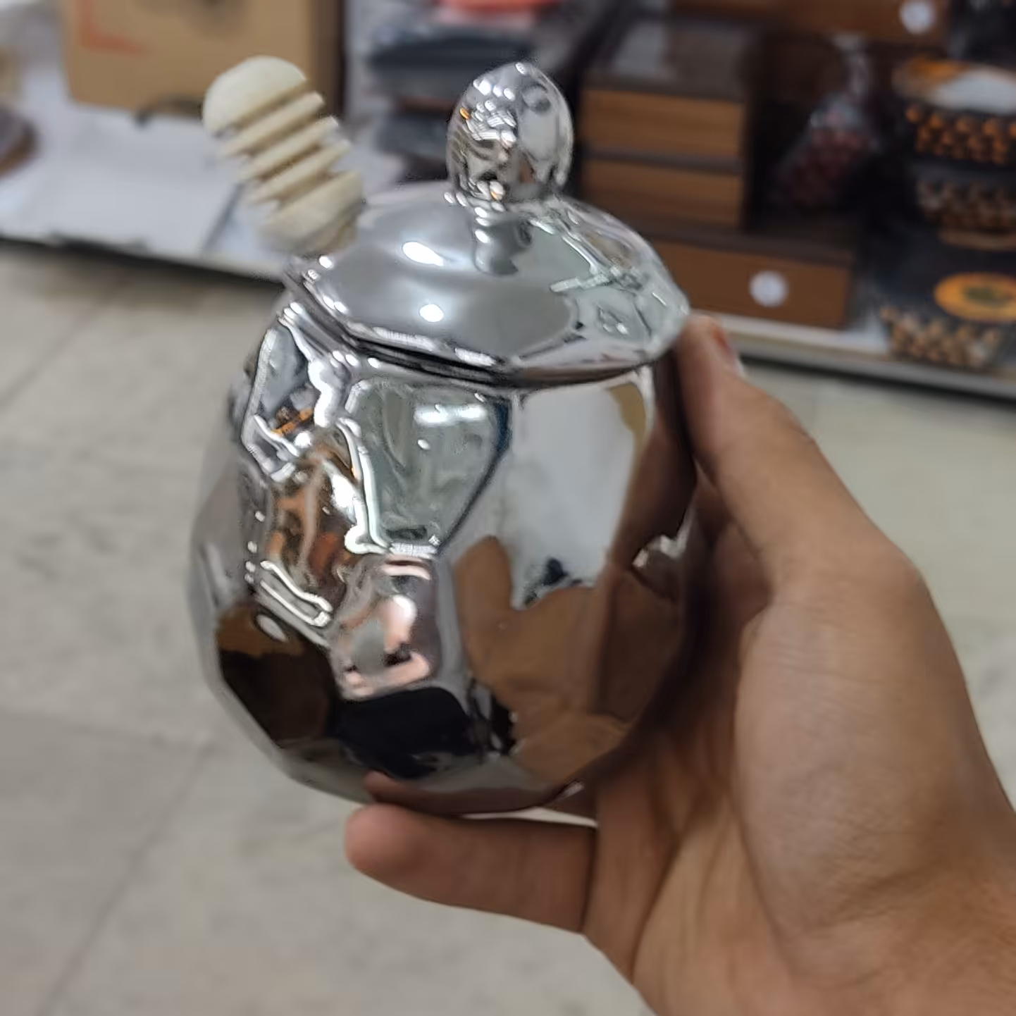 عسل خوری مدل هانی رنگ نقره ثابت قاشق چوبی زد آب جنس سرامیک عالی لعاب درجه یک بسیار شیک مناسب میهمانی ها سایز در تصاویر 