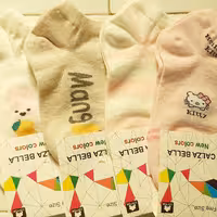 جین 12 عددی جوراب های فانتزی چهار طرح متفاوت بسیار شیک و زیبا به قیمت عمده  