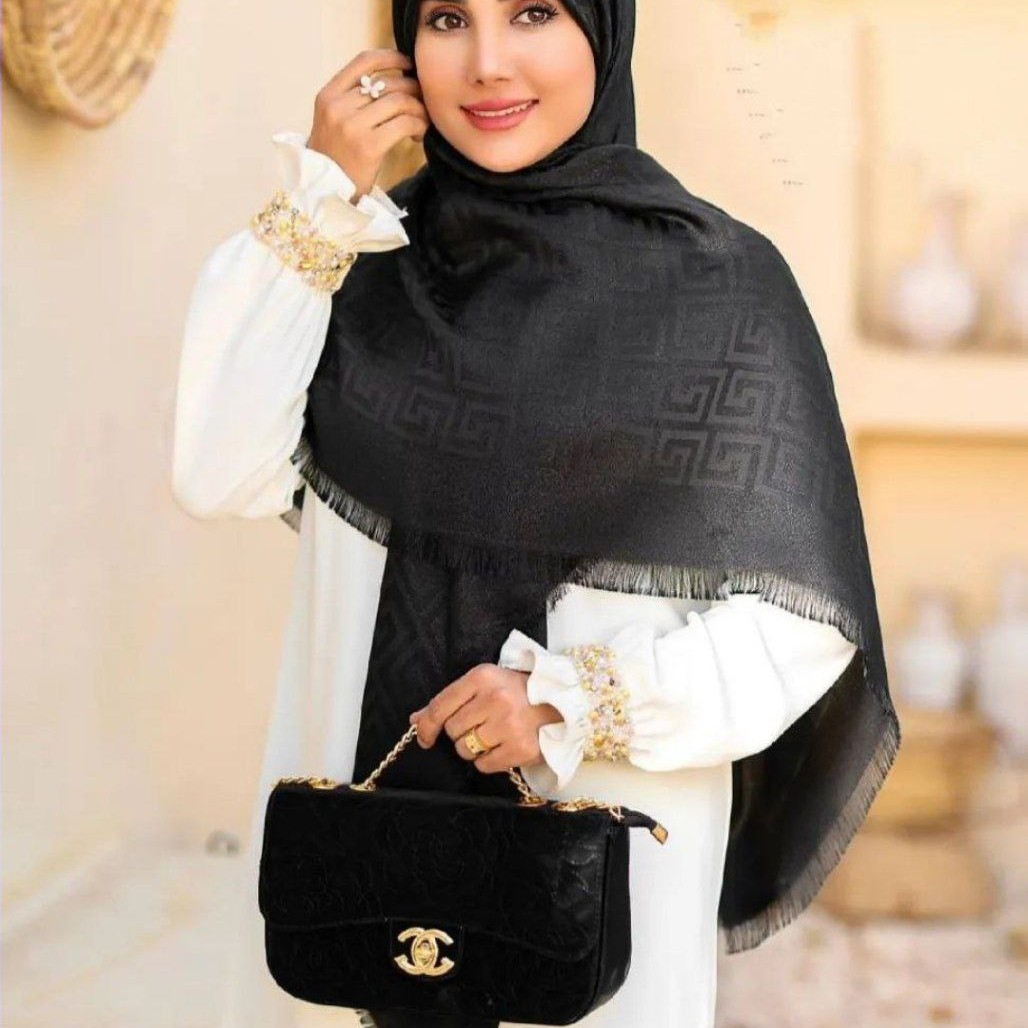 روسری تک رنگ کار شیک مربعی سایز فری ابعاد 115 در 115