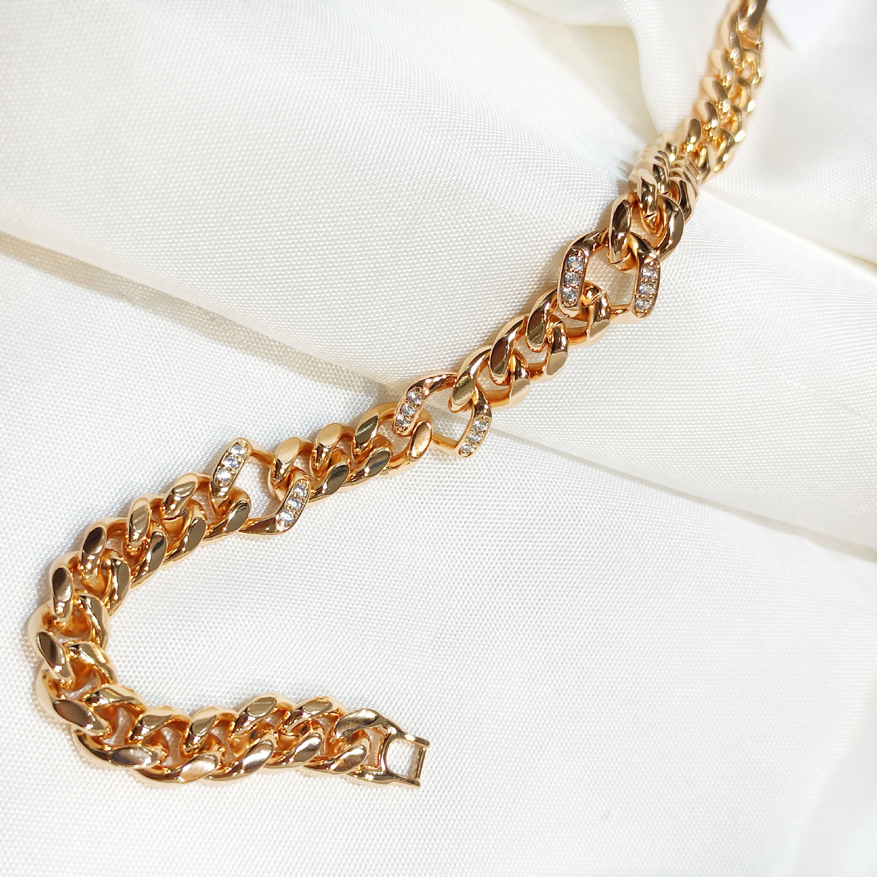 زیورآلات ژوپینگ esدستبند کارتیر ژوپینگ با طرح نگین دار 