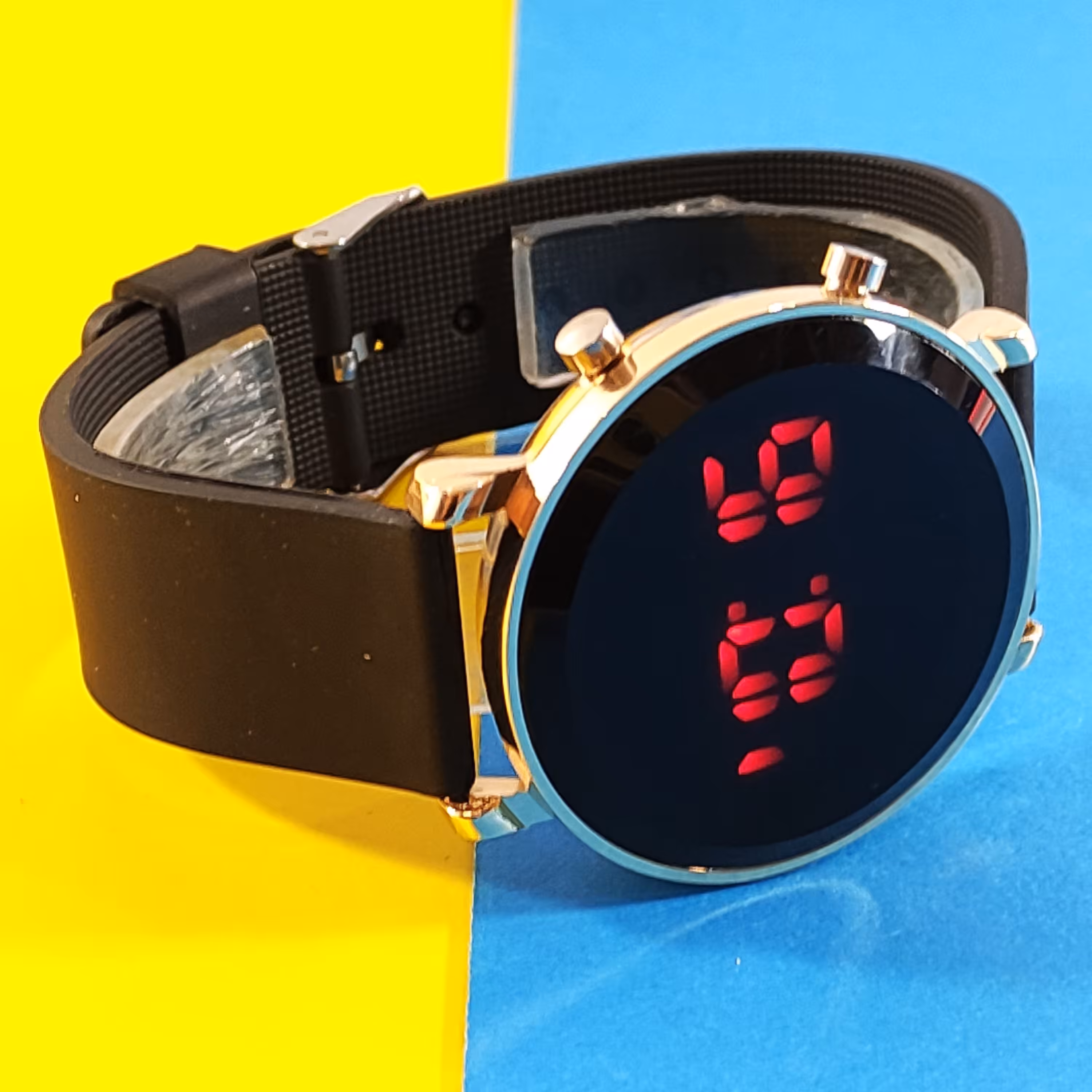 ساعت ال ای دی بند سلیکونی گرد طلایی