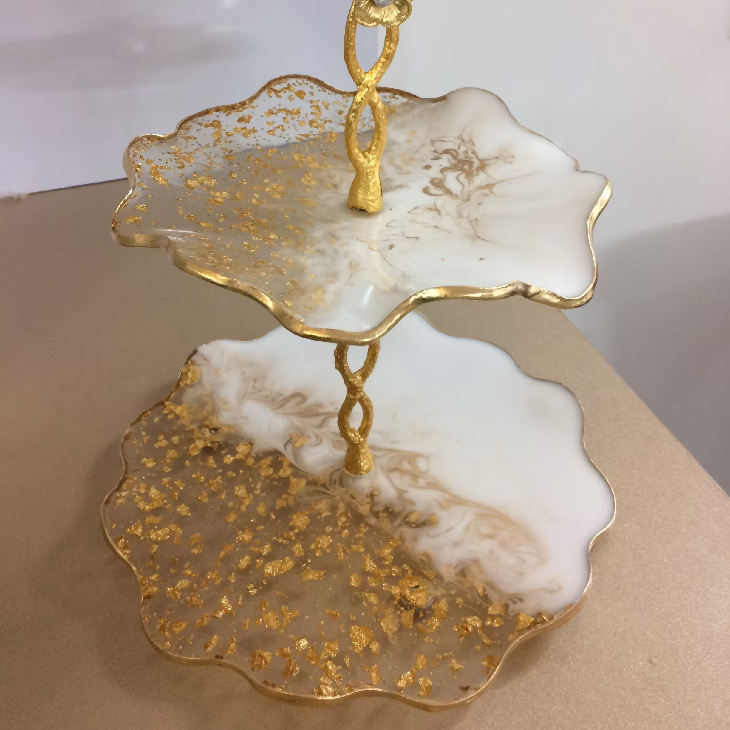 شیرینی خوری سفیدطلایی دوطبقه 