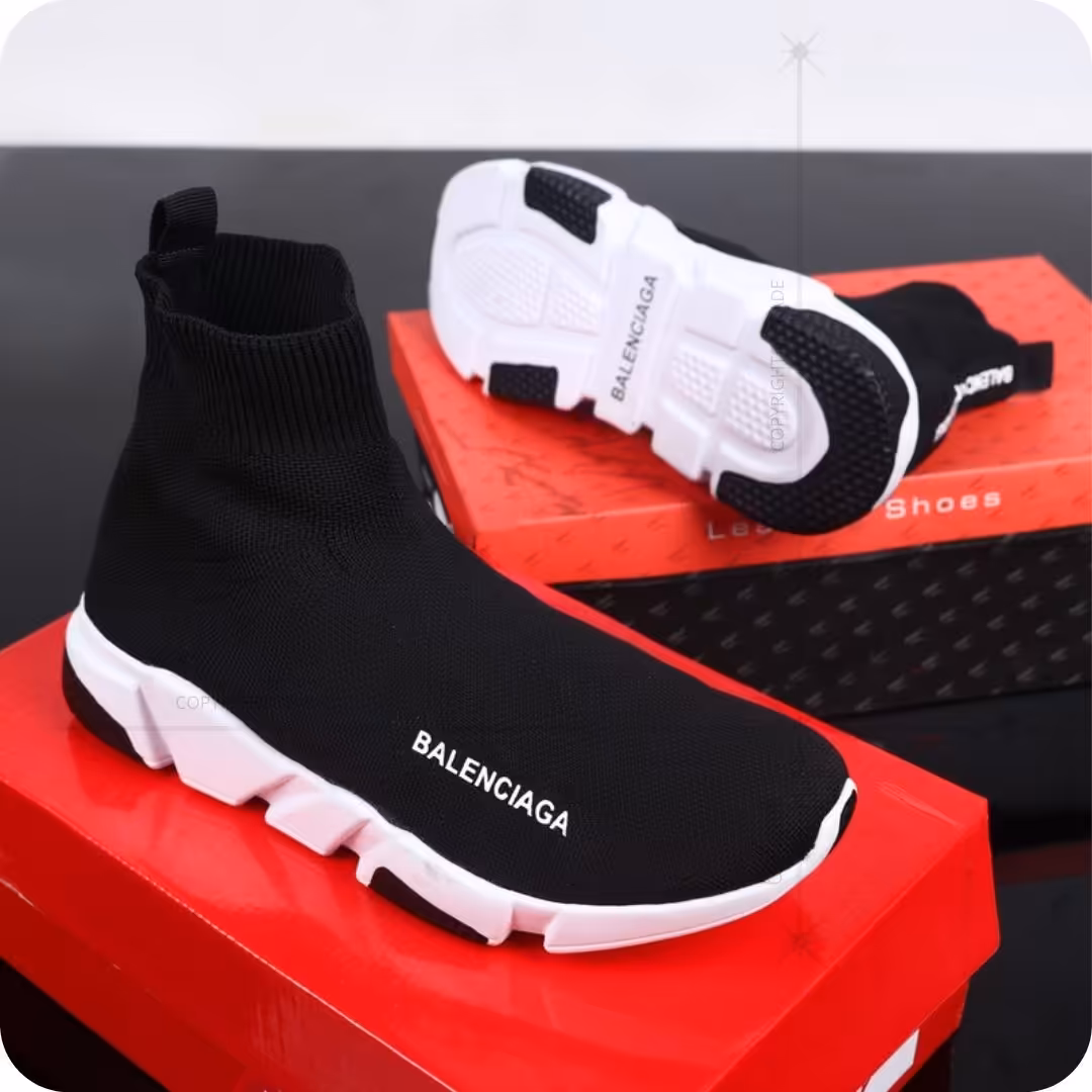 کتونی جورابی بالنسیاگا مشکی با زیره سفید بسیار سبک و نرم و با کیفیت