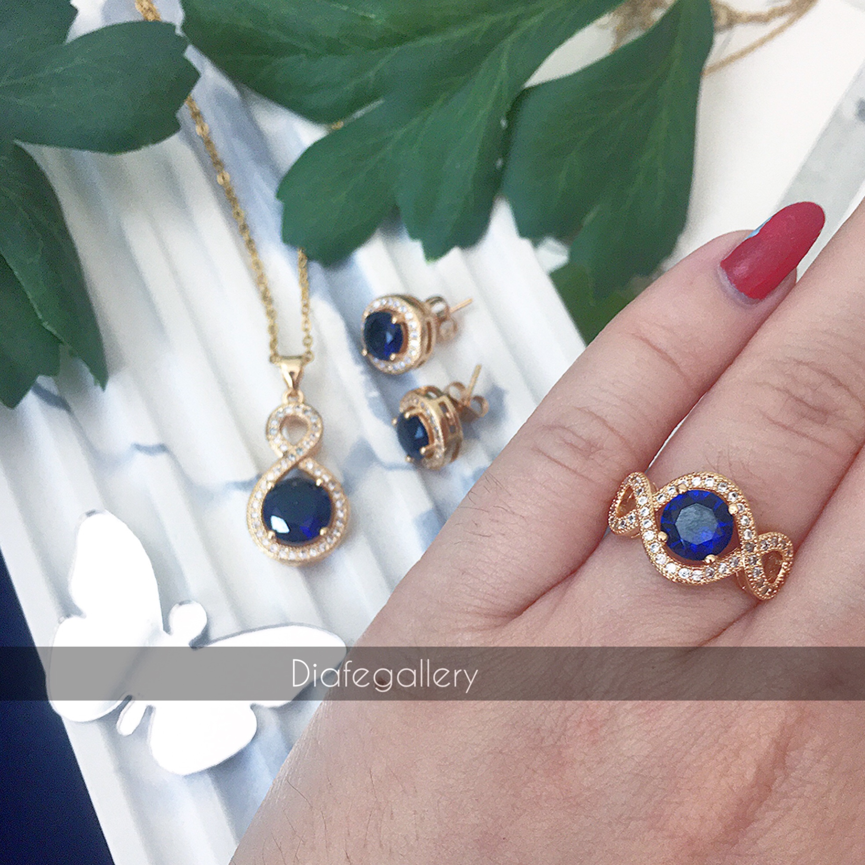 نیم ست سرویس طرح طلا جواهری بینهایت عروس رنگ آبی یاقوت کبود جنس استیل رنگ ثابت 