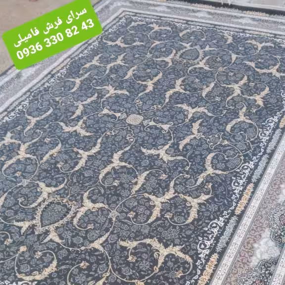فرش ماشینی طرح لوتوس رنگ دودی9متری700شانه تراکم2550 نخ اکریلیک 