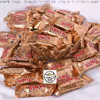 شکلات توویکس مزه کارامل و شکلات 100 گرمی خالص