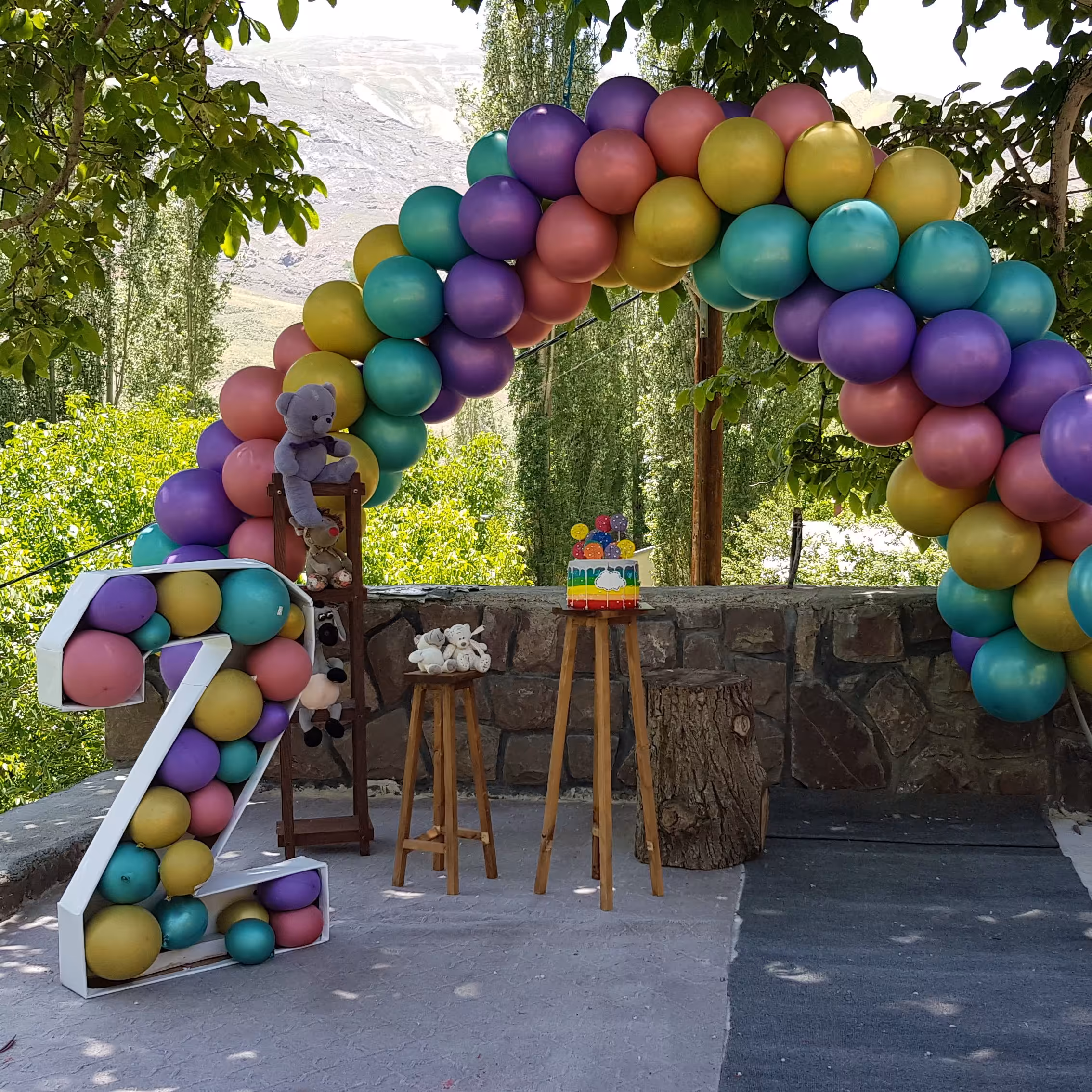 بادکنک آرایی رنگین کمانی 