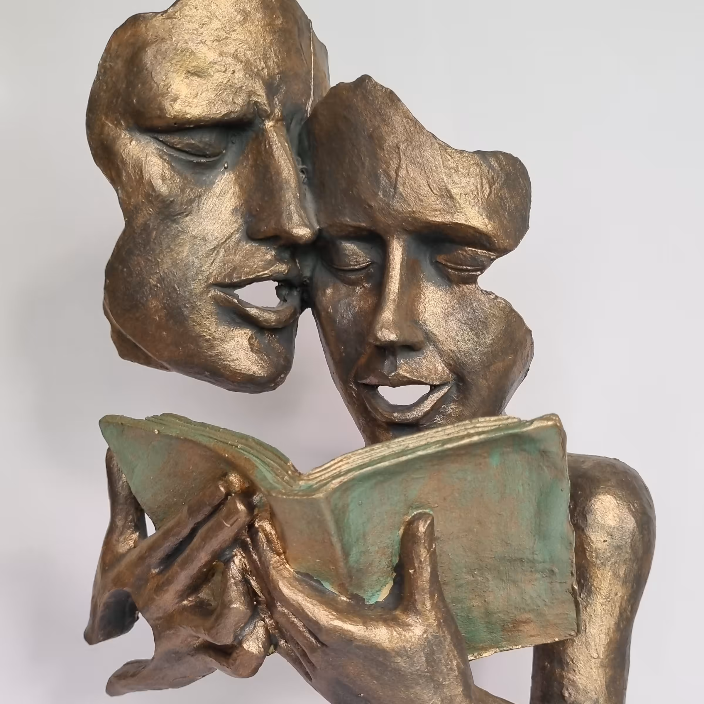 مجسمه پلی استر  زن و مرد کتابخوان با ارتفاع حدودا 40 سانت