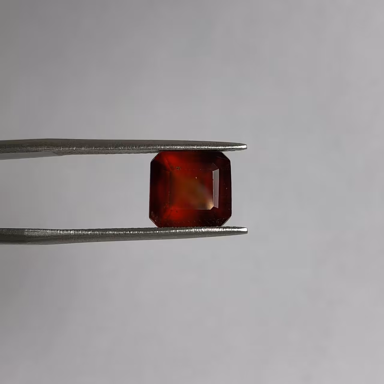 گارنت هسونیت طبیعی قرمز چهارگوش 240213