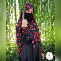 روسری حریر سفارشی برند تبسم مجلسی درجه یک رنگ زمینه مشکی با پروانه های قرمز