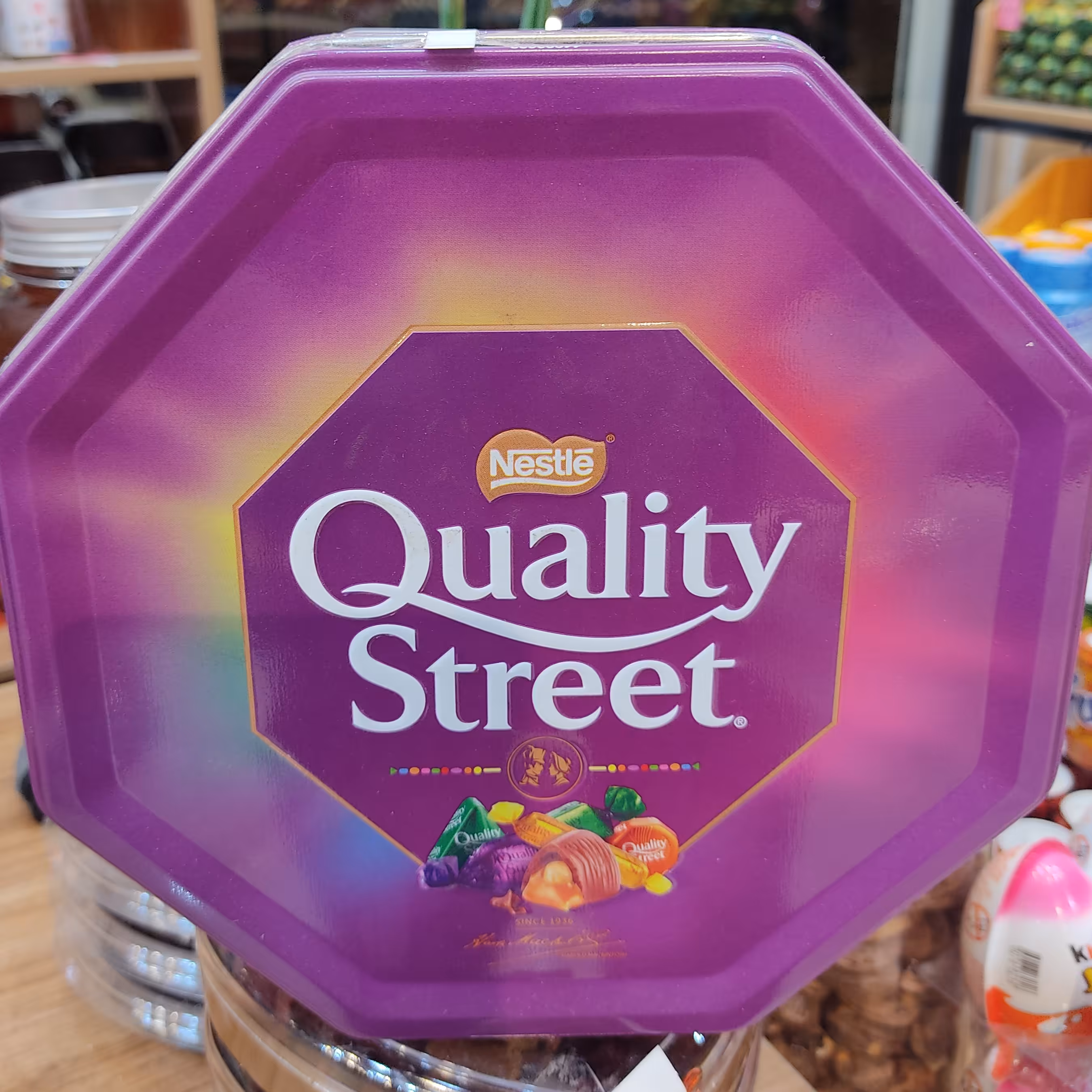 شکلات و شیرینی کوالیتی استریت 900 گرمی خارجی اصل تاریخ جدید جعبه فلزی