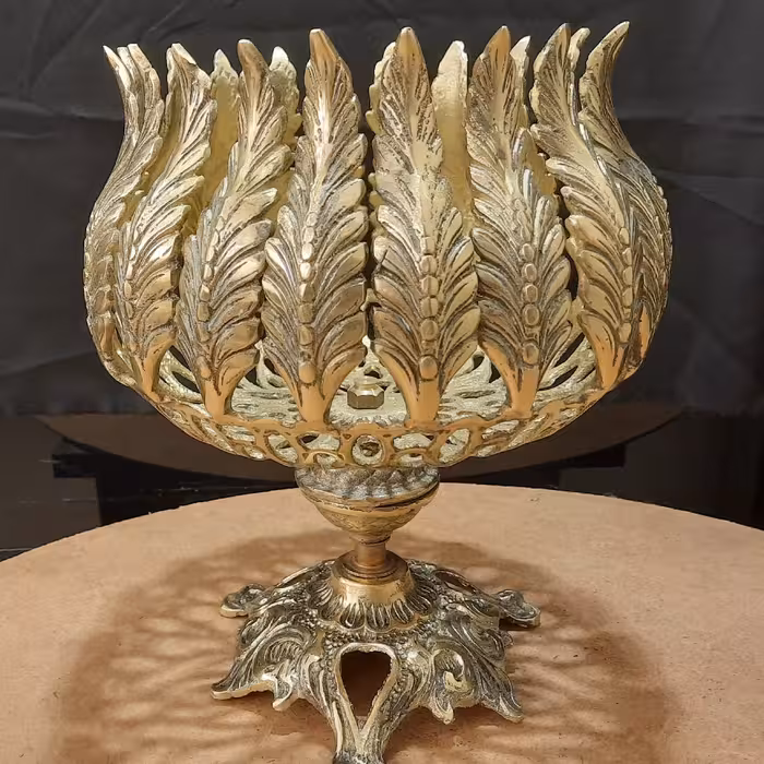 میوه خوری برنزی برگی خمره ای کوچک