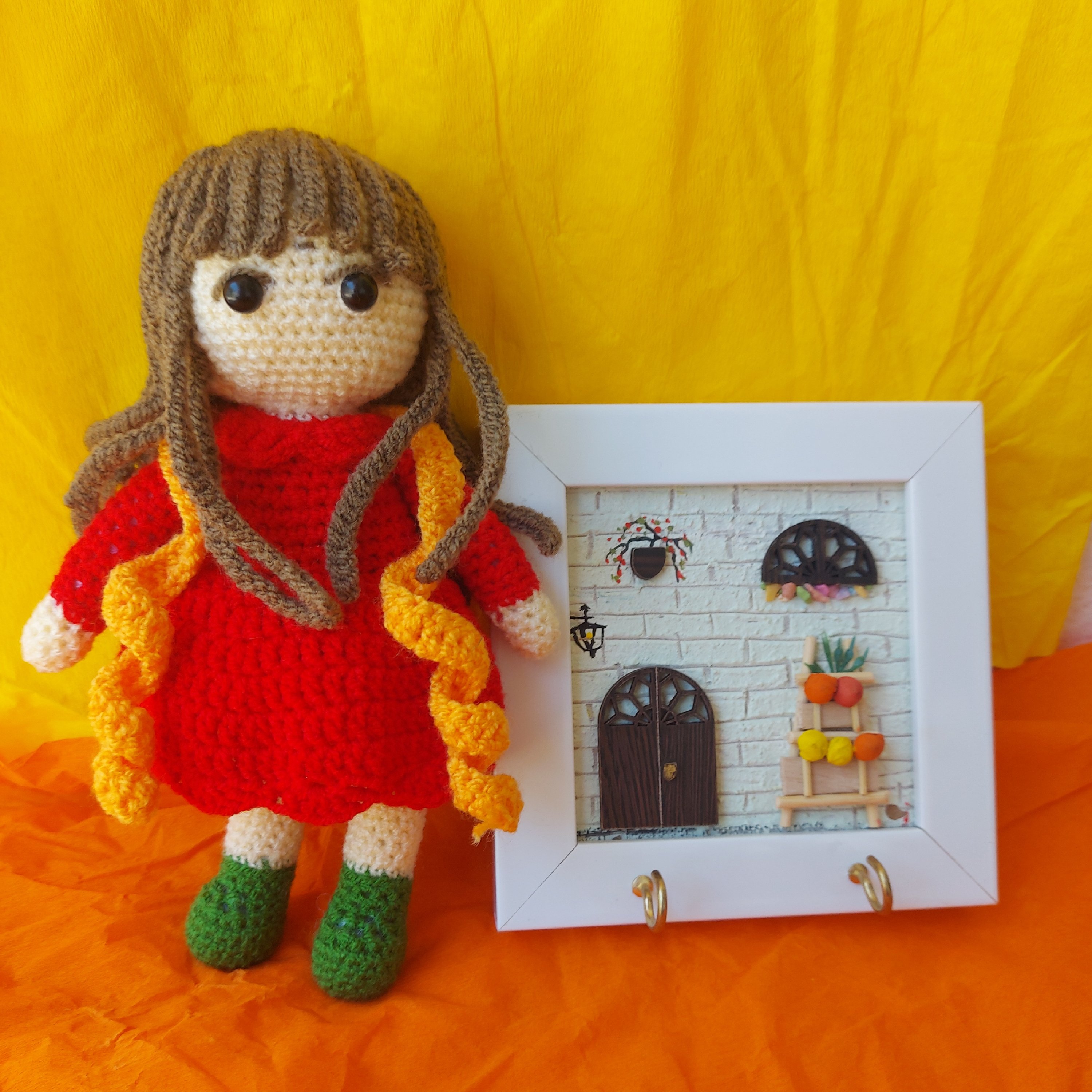 عروسک دختر با شال‌گردن *سارا*