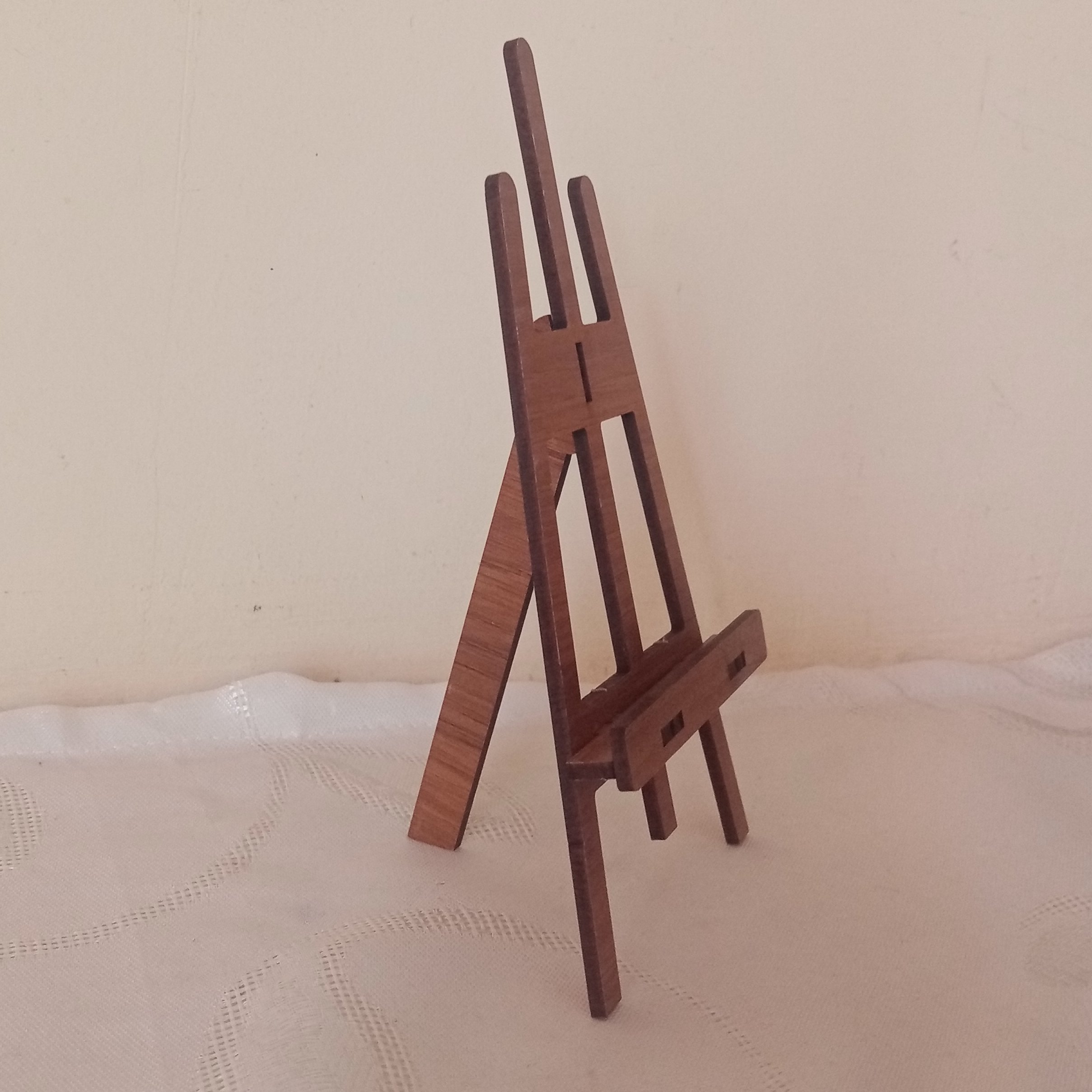 نگهدارنده قاب عکس چوبی