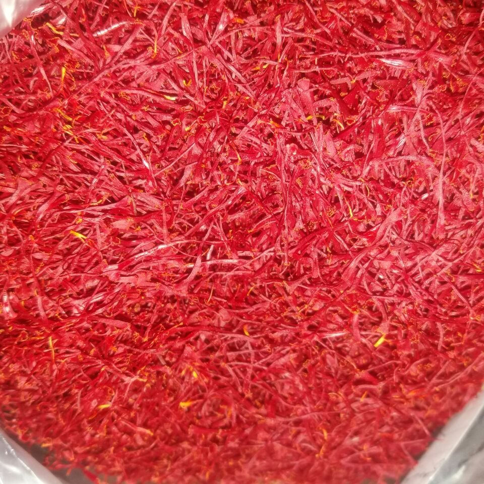 زعفران مرغوب و اصل خراسان به صورت فله یابسته بندی ساده