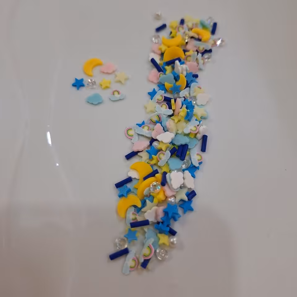 استکیر فیمو طرح ماه و ستاره و ابر پاستیلی مخصوص کار های رزینی ،اسلایم و شمع سازی بسته بندی 5گرمی