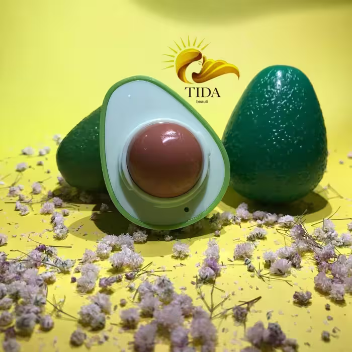 بالم لب مدل اواکادو با رایحه ای فوق العاده و ضد خشکی