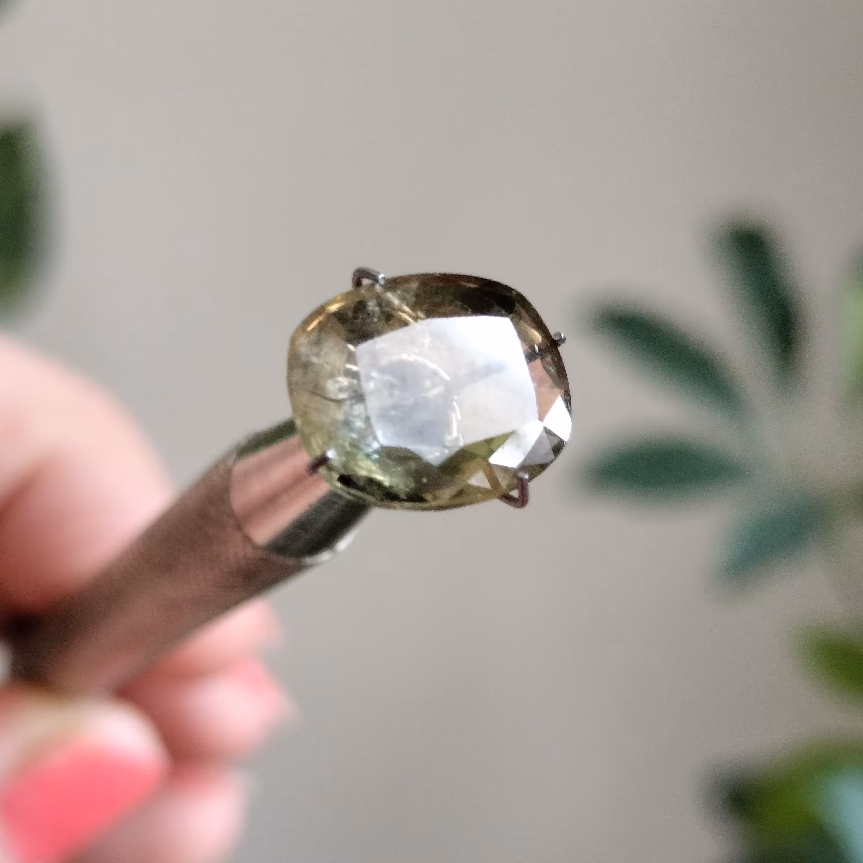 یاقوت شفاف آنهیت