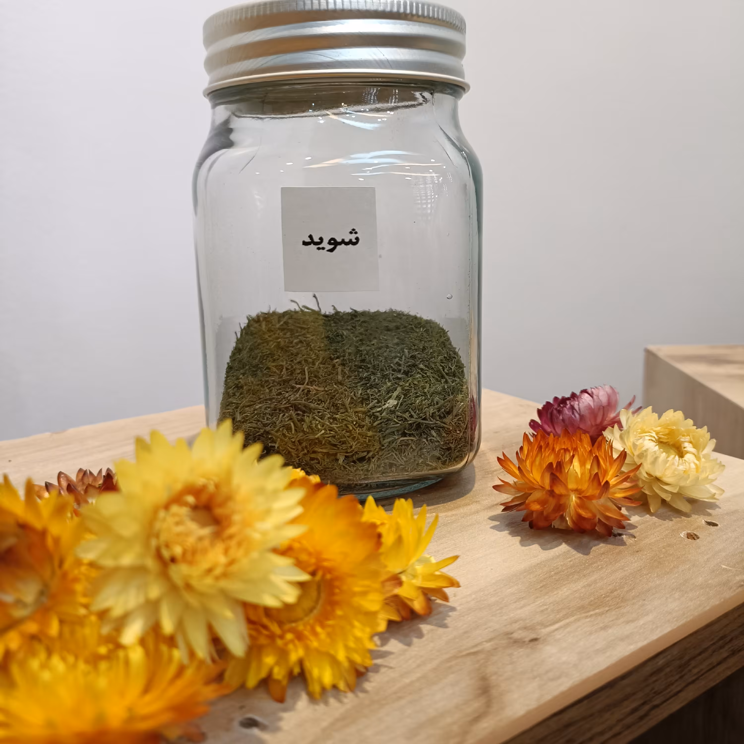 گیاه شوید خشک، 100 گرمی