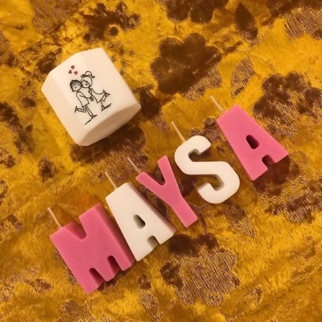 شمع حروف لاتین اسم دختر  مایسا تزیینی 