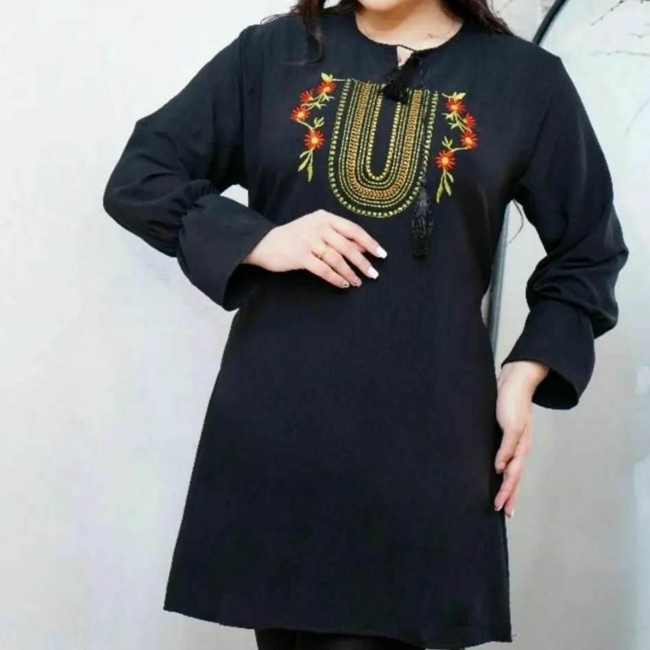 تونیک مانتویی جلوبسته گلدوزی جنس ابروبادی آستین ساده و راسته کمربنددار سایزبندی فری سایز مناسب از 38 تا 52