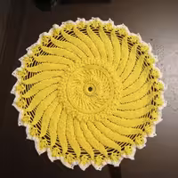 ماندالا (Mandala aloe) آلوئه  بافت شده با نخ مکرومه تک سوزنه   و کاموای آلیز دوا (دور  ماندالا از آلیز دیوا است) 