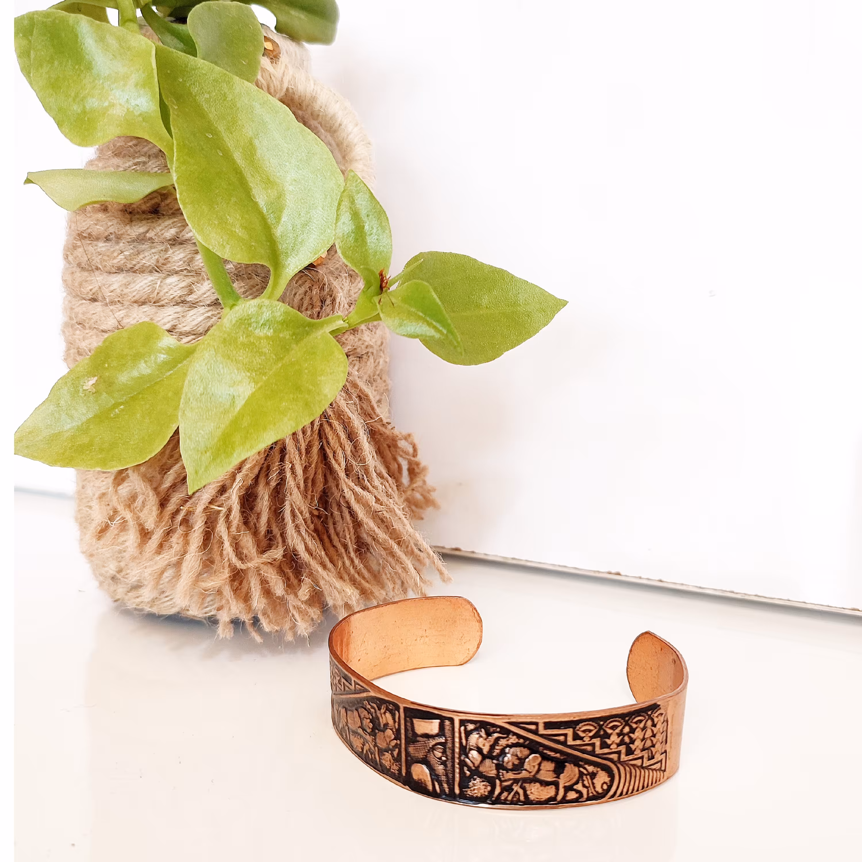 دستبند مس قلمزنی