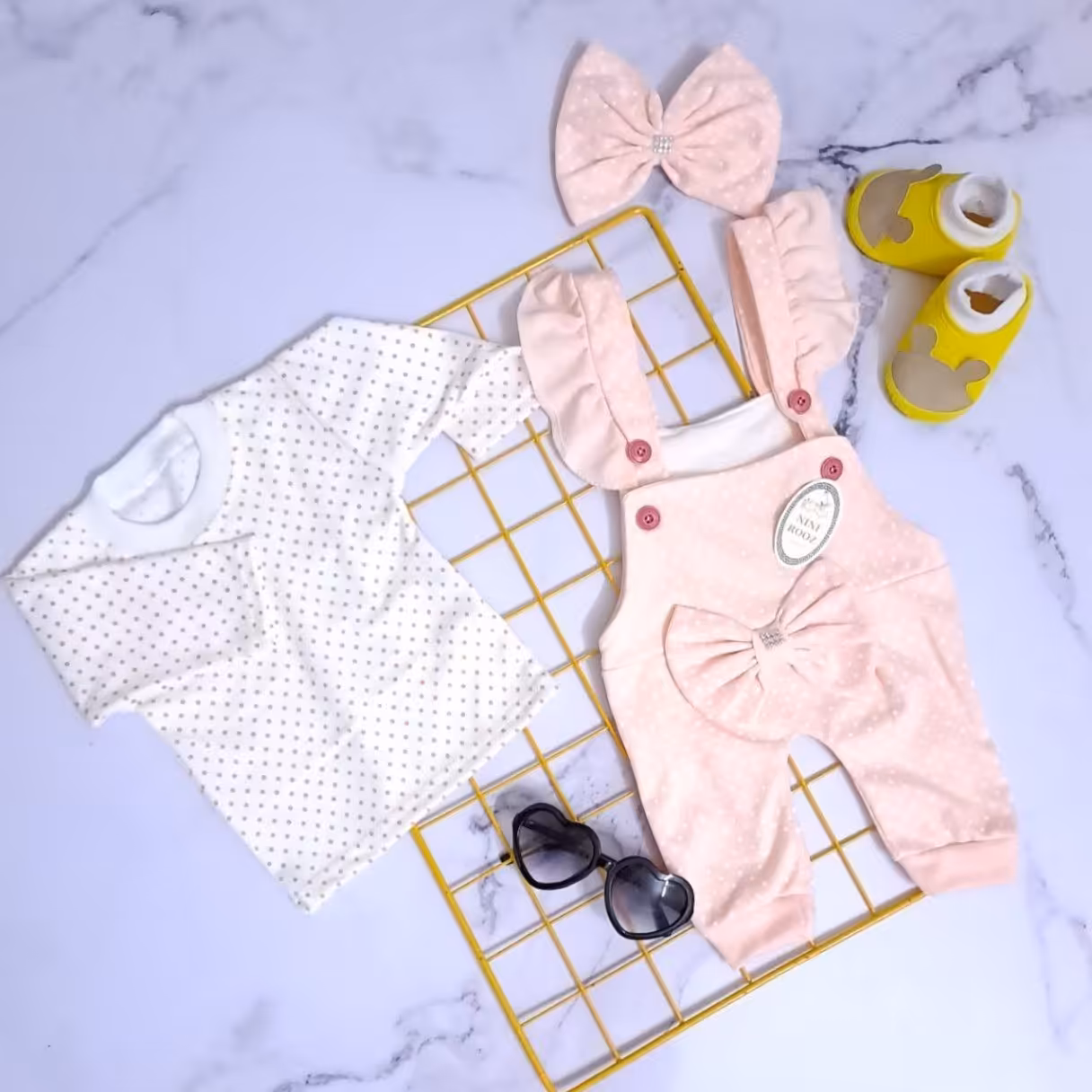  پیش بندوبلوزوهدبندنوزادی سیسمونی پیش بندوبلوزوهدبندنوزادی سیسمونی نوزادی پیش بندنوزادی سیسمونی بلوزنوزادی