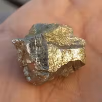 سنگ راف حبه شده پیریت طلایی ملقب به سنگ طلا 100 در 100 طبیعی شاهکار خلقت
تماما پیریت بدون ناخالصی
بی نظیر
کد 8995