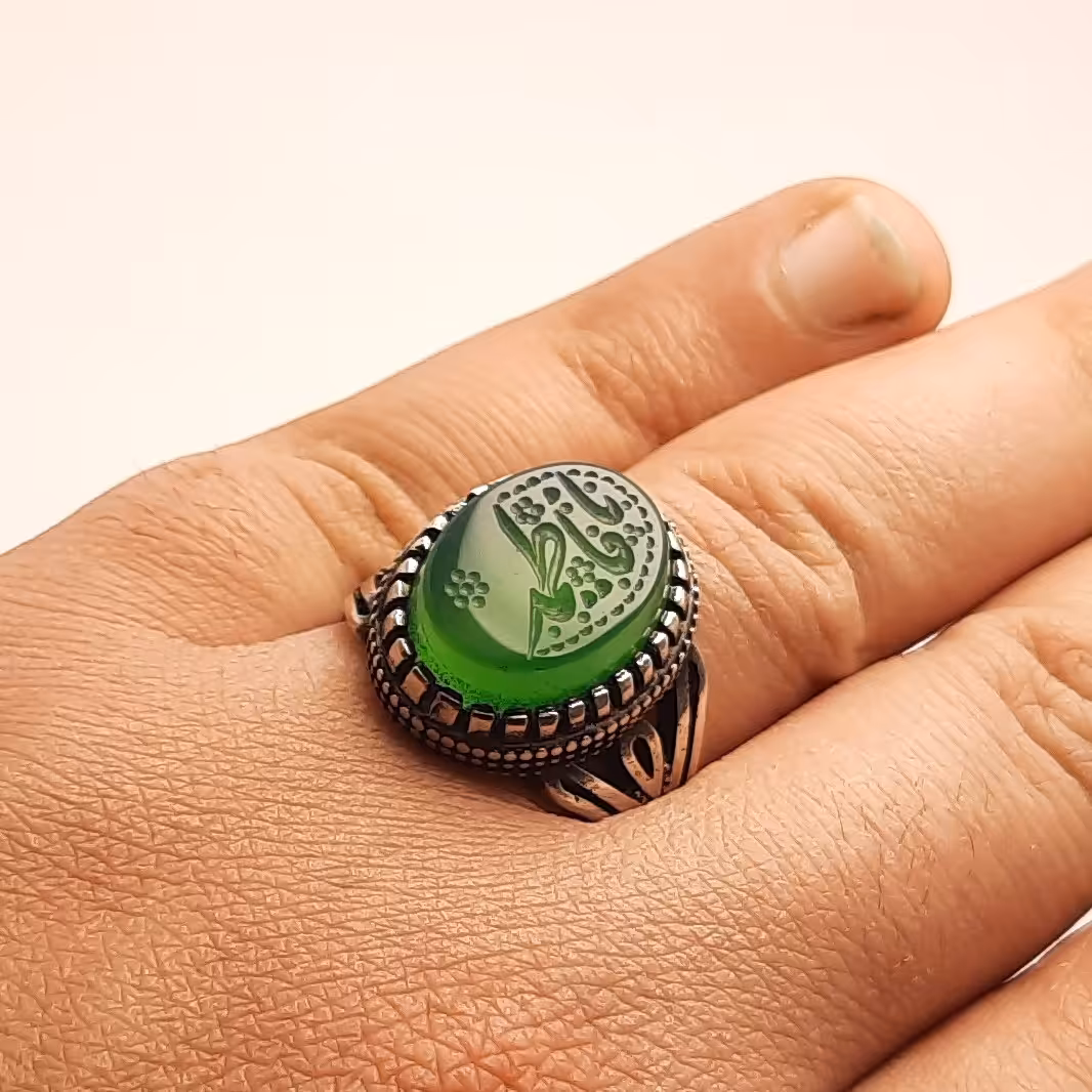 انگشتر  نقره روسی  رکاب حاج قاسم عقیق سبز خراسانی با حکاکی یا فاطمه