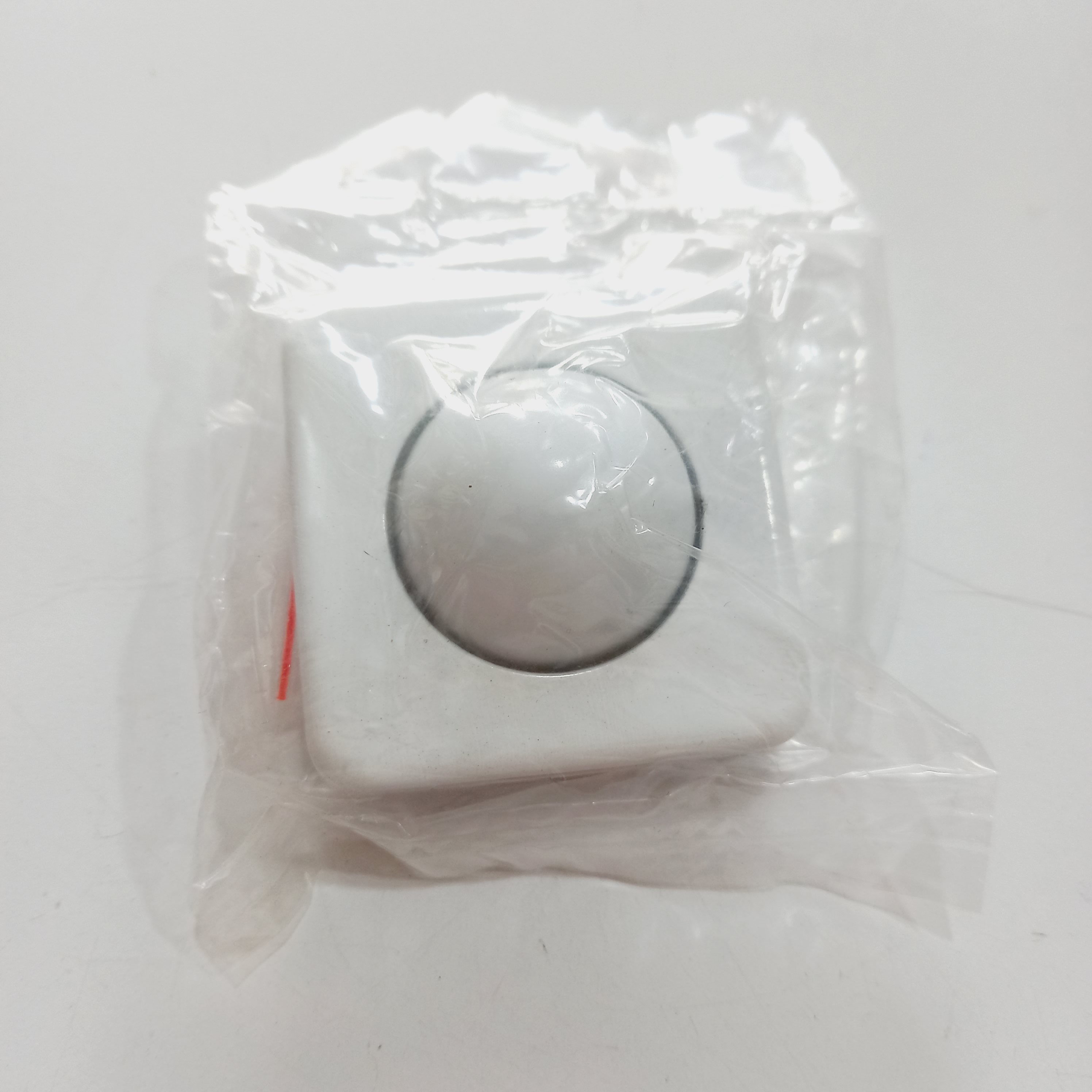 ضربه گیر درب فلزی به همراه پیچ و روپلاک 4 در 4 سانتیمتر